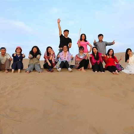 Happy Station Hostel Dunhuang Extérieur photo