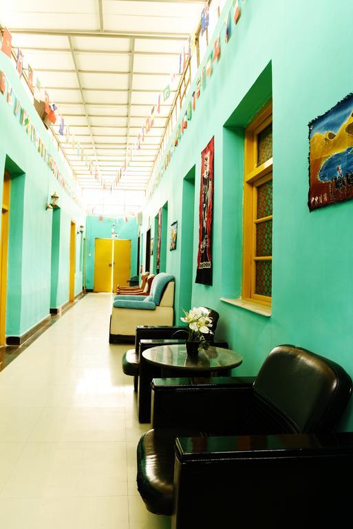 Happy Station Hostel Dunhuang Extérieur photo