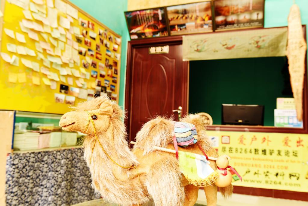 Happy Station Hostel Dunhuang Extérieur photo