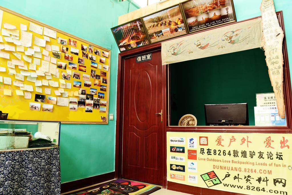 Happy Station Hostel Dunhuang Extérieur photo