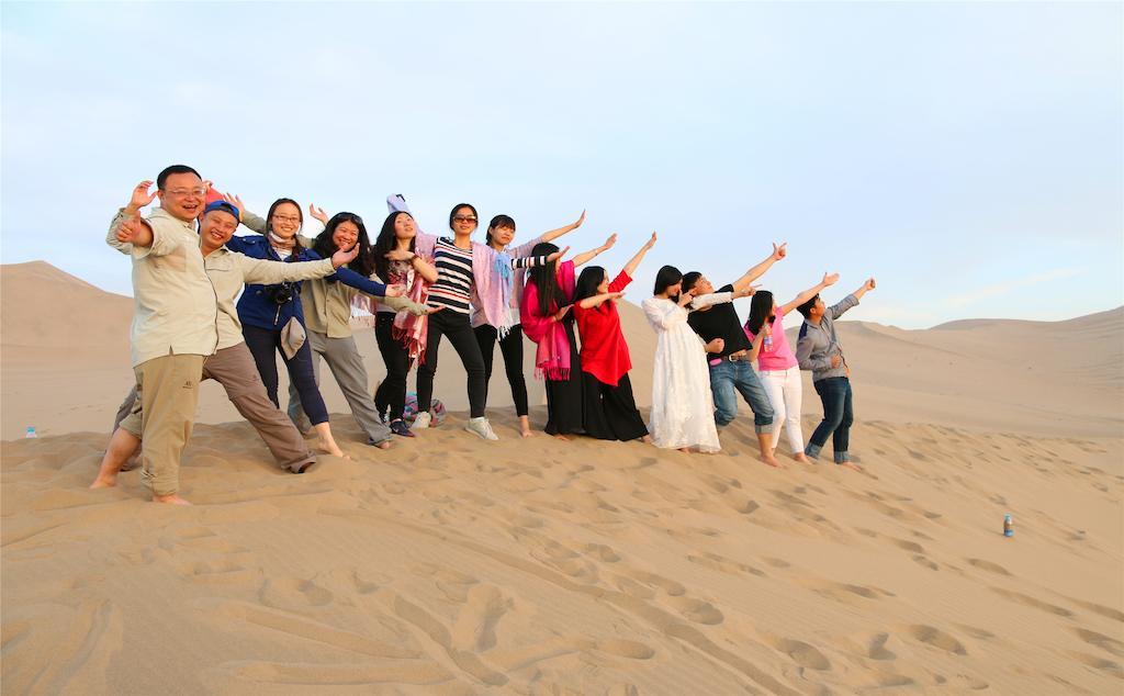 Happy Station Hostel Dunhuang Extérieur photo