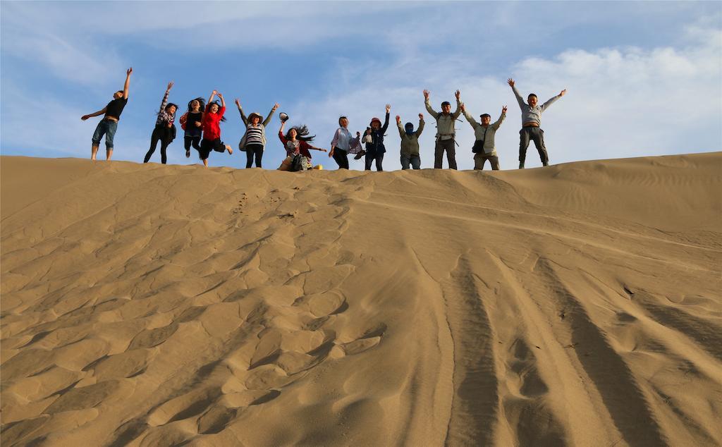 Happy Station Hostel Dunhuang Extérieur photo