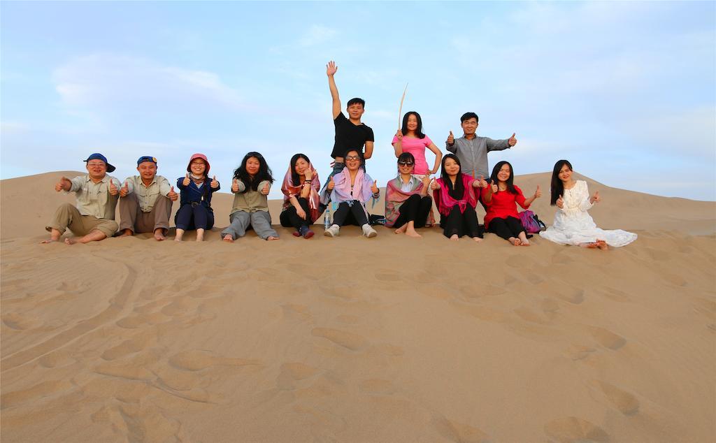 Happy Station Hostel Dunhuang Extérieur photo